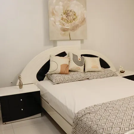 Spacious Apartment, Near Pinikoudes Lárnaca