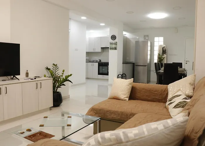 Appartamento Spacious Apartment, Near Pinikoudes Larnaca