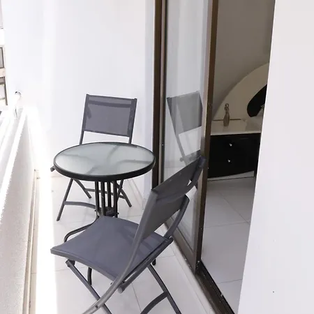 Spacious Apartment, Near Pinikoudes