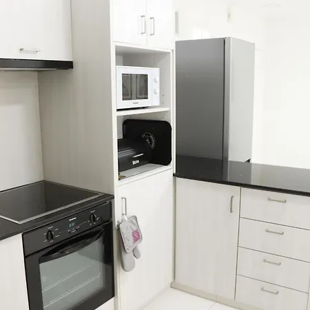 Spacious Apartment, Near Pinikoudes