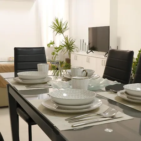 Spacious Apartment, Near Pinikoudes *