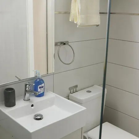 Spacious Apartment, Near Pinikoudes 拉纳卡