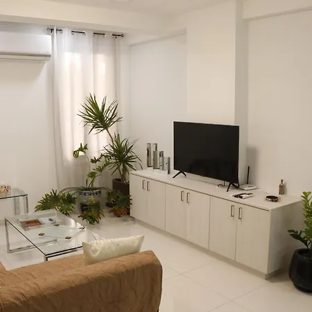 Spacious Apartment, Near Pinikoudes *