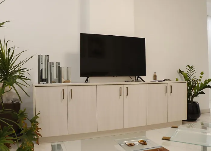 Spacious Apartment, Near Pinikoudes Apartamento