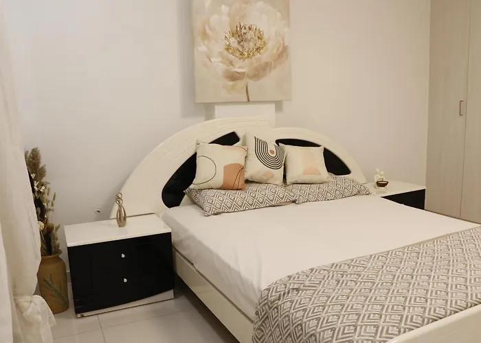 Spacious Apartment, Near Pinikoudes Lárnaca