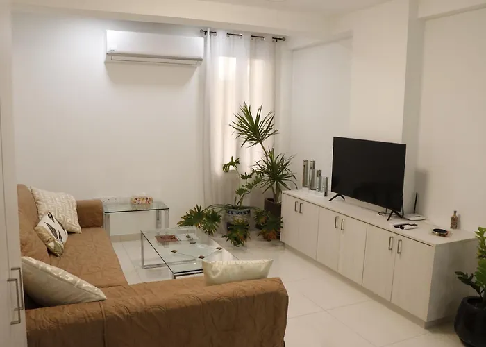 Апартаменты Spacious Apartment, Near Pinikoudes Ларнака
