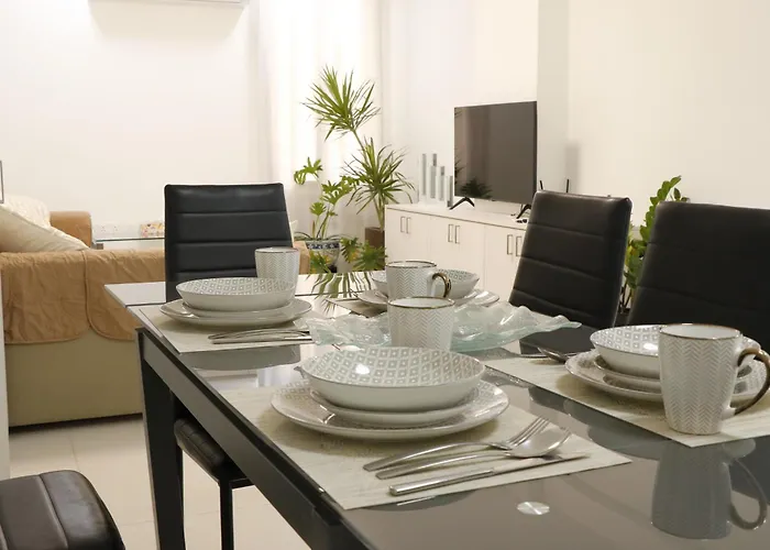 Spacious Apartment, Near Pinikoudes *