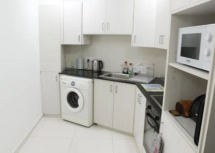 Spacious Apartment, Near Pinikoudes