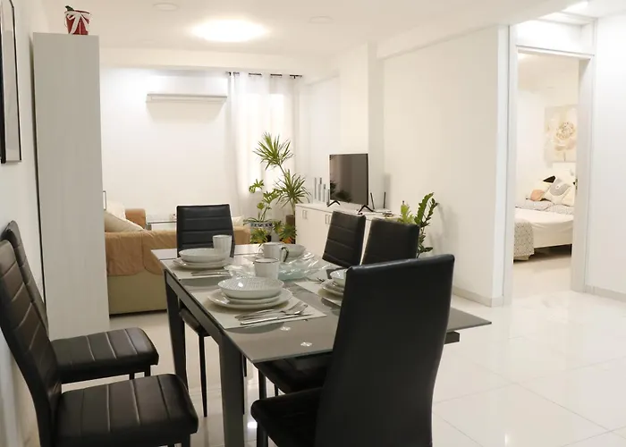 Spacious Apartment, Near Pinikoudes * Lárnaca