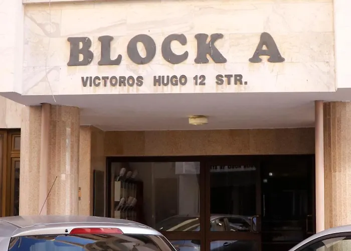 Spacious Apartment, Near Pinikoudes Апартаменты Ларнака