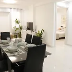 Spacious Apartment, Near Pinikoudes