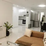 Spacious Apartment, Near Pinikoudes Lárnaka